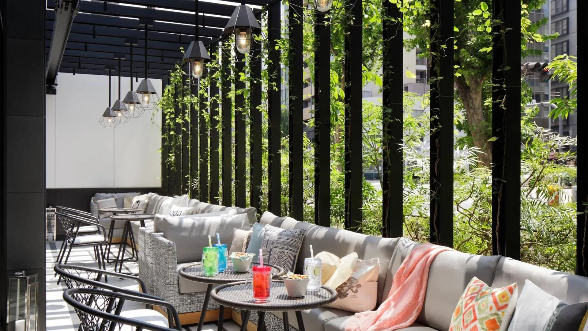 Hotel Moxy Osaka Shin Umeda
